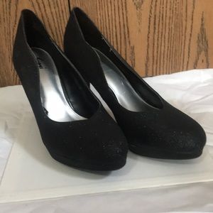 Sparkly black heels 15$